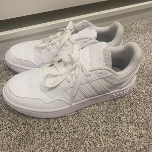 Adidas White Sneakers Minimalist Low-Top Design